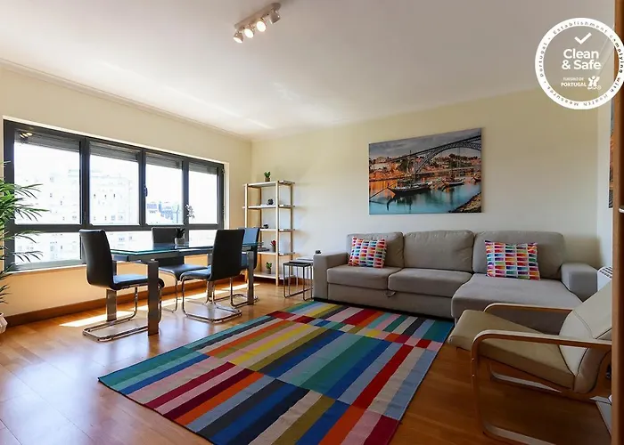 Bellevue Apartment By Homing